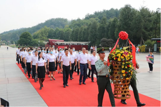 学校党委理论学习中心组（扩大）赴韶山开展党性教育培训