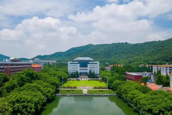 中南大学第一附属中学是高中还是初中