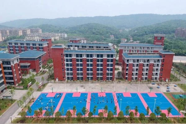 2023年岳阳市博雅南湖高级中学录取分数线
