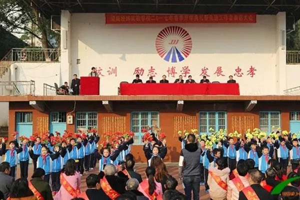 邵东经纬学校是公立还是私立