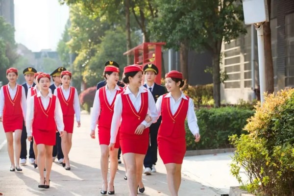 长沙中部铁路航空中等职业学校学费怎么收