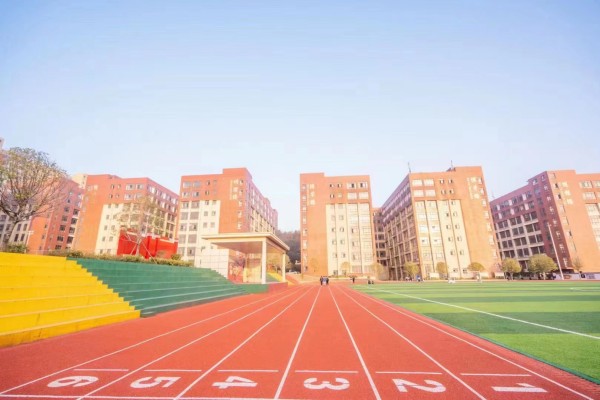 湖南湘教医药技工学校2025年收费标准